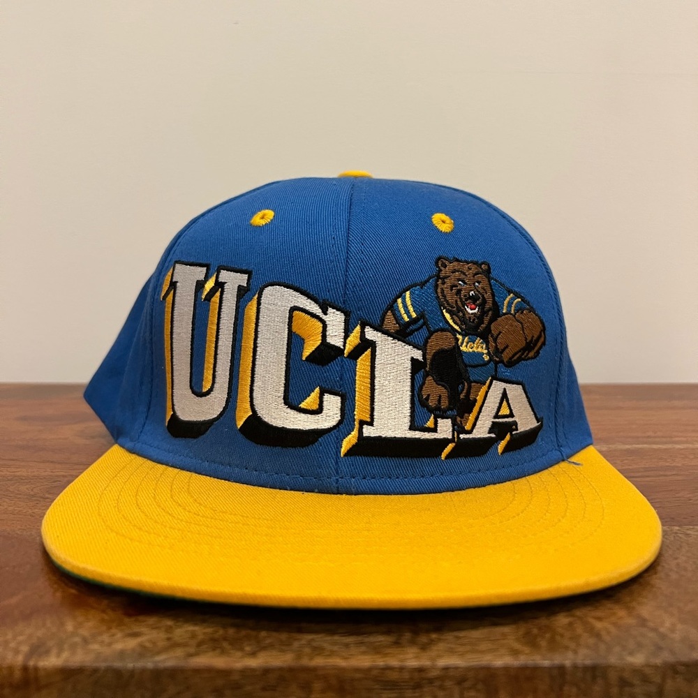 VINTAGE ULCA BRUINS SNAP BACK